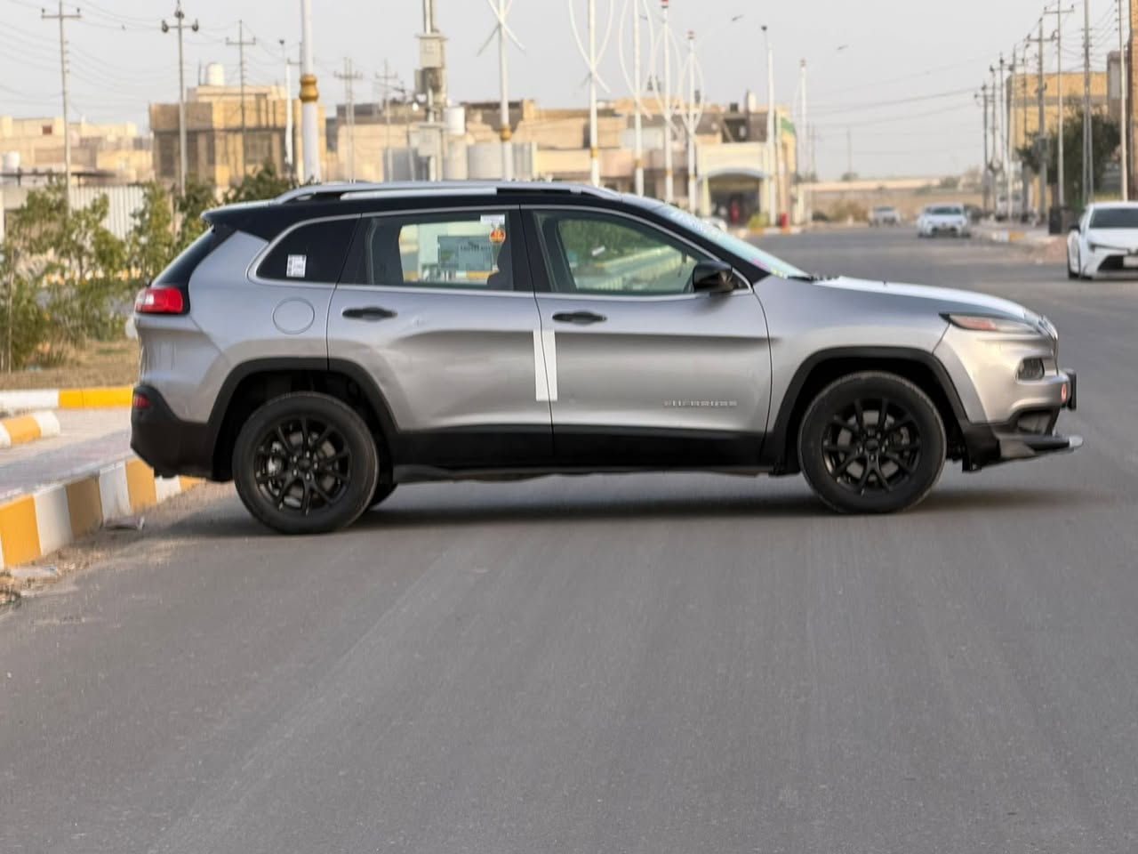 سلام عليكم جيب بزون 2016حره تحويل ثاني يوم وارد مريكي جاملغ صبغ وبنيد امبدل فقط مواصفات فول 1/1 بصمه جلد كشن كهربائي كامره دوار شاشه كبيره بنراما تبريد قطعتين جنطه شفط حساسات خلفيه 6سنلدر فول الفول جاهزه الخير مكينه كير تبريد حداده مكان سياره الناصريه السعر 120وبيه مجال بسيط 

الرقم***********
