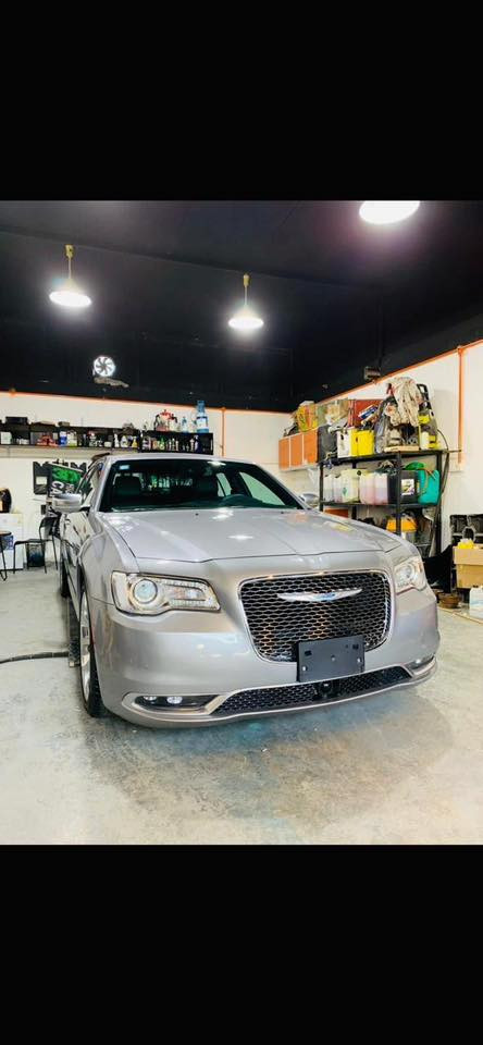 للبيع او مراوس باقل منها
🍒 كلايسلر اوباما بلاتينيوم  فئه C امريكي 🍒 هايه الفئه تجي مواصفات خاصه 

….. علما السياره مضمومه وبعدها زيرو ماشيه 25 الف 

💯رادار امامي 

 💯رادار جانبي 

‏💯قياده اليه وتحديد مسار 

‏💯مرايا جانبيه رادار واشاره

💯البلاتينيوم داخلها صاج خشب طبيعي تختلف عن باقي الفئات 

💯كشنات بقلاوه 

💯ثلاجه اكواب 

💯استيرن كهرباء 

        رقم بغداد الدولي بأسمي تحويل مباشر 

                  اللون : سلفر 

                  الموديل 2022 -2020

‏                  🇺🇸

السيارة ( كلين تايتل ) كفالة عامة مطلقة استيراد خاص🔺

المسافة المقطوعه حاليا 25 الف mi  حقيقي فقط زيرو وضع الوكالة

 

حجم المحرك هيمي 5.7

مواصفات السيارة:-

بلاتينيوم C 

* نقطة عمياء . 

* حساسات امامية . ورادار امامي جانبي 

* مصابيح امامية زنون مع  بلوجكترLED . 

* ويل قياس 20 أنج . 

* حساسات  اماميه وخلفية .  . 

* شاشه كبيرة مع نظام ملاحة نفكيشن GPS .

* سستم صوت كامل 

* كراسي جلد طبيعي بلادي مربعات 

* مقاعد أمامية كهربائية عدد 2 .  . 

* مقاعد أمامية تبريد وتدفئة . 

* مقاعد خلفية تدفئة . 

* تشغيل عن بعد .  . 

* تدفئة ستيرن . 

* محدد سرعة .  . 

* كاميرا خلفية دوارة.

* مرايا رادار مع ترحيب متحسسة للاضاءة  

مكان السيارة بغداد 

للاستفسار : ***********
