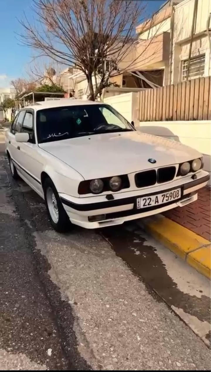 بە ناوی خوای گەورە
BMW 525i 1992
سەیارەکە قەپات مواسفاتە مەشاللەی ئەویت لە جوانی هەموو گیانی کراوتە 95 و m لە رەسما چۆنا رو بە رو جوانترا هیج نوقسانی نیە تەبردی ئیش ئەکات ❄️ سەنەوی و ژینگەو بانی هەموی تازایە سەنەوی تا 2031 تازەیە بە ناوی خۆمەویە بە شەرتی گیر و مەکینە گیری ئوتوماتیکە ناوی جلدا 4 جام کاربایە یەک جەمپی بجوکی لای سایەقی هەیە حیزامە بۆ جوانی بی مەعجون 4 تایە و ویلی تازەی لە ژیرا سەیارەکە مالی دۆستا نرخی 76$ مجالیکی برایەنە 
*********** السليمانية, العراق
