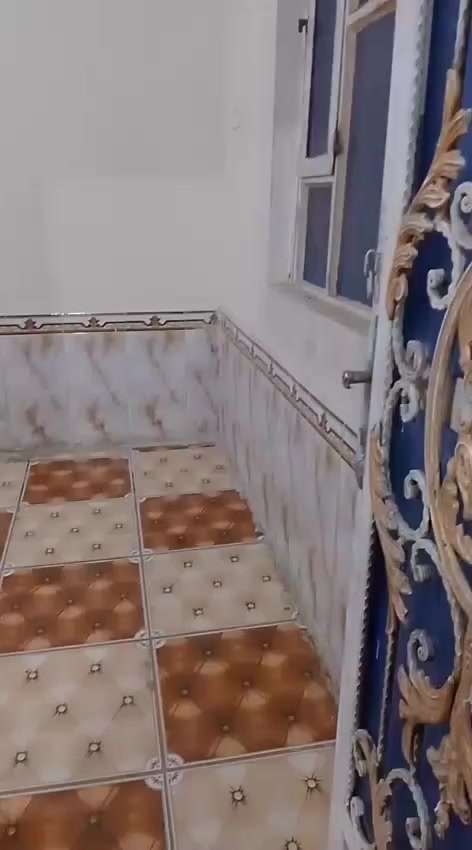 بيت للبيع بسوك المدينه قاط واحد
دوانيه وهول ومطبخ وغرف ٢ وطارمه وصحيات مساحه البيت ١٢٥ متر بناء قبل خمس سنوات
سعر البيت ١٢٥ مليون وبيه مجال بصيط جدا
مكتب الأفق للعقار والمحاماة شارع بغداد تقاطع الازدهار 
***********
