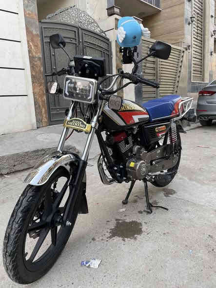 السلام عليكم 
دراجه شاينك للبيع موديل 2025 مرقمه بغداد دراجه زيرو ماشيه بس 2000 الفين صار شهر من امنزلها من الرمبه شخط مابيها السعر مليونين 
تواصل واتساب ***********
