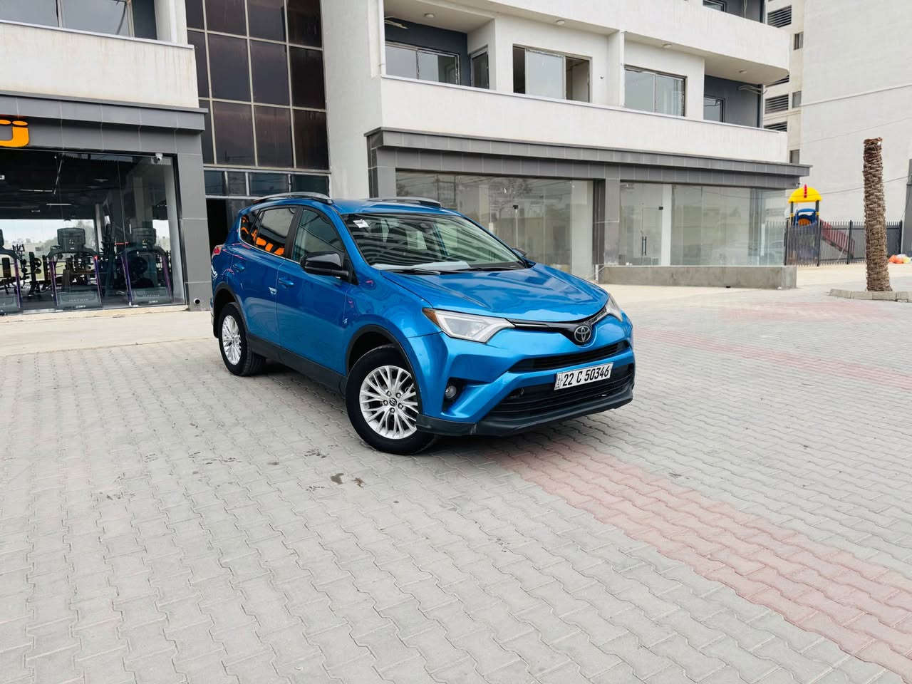 السلام علايكم 
راف فور موديل 2017 كندي 

مصفات le  شاشه حساس خلفي 
كشن كهربا  رادار  تحديد سرعه 

كير محرك بشرط لا بخار لا صوت 
ماشي 100 الف   

رقم  دولي سنويه جديد 
سياره بي فقط بنيت ولباقي مكفول

سعره 134 بي مجال قليل 
***********
*********** كركوك, العراق
