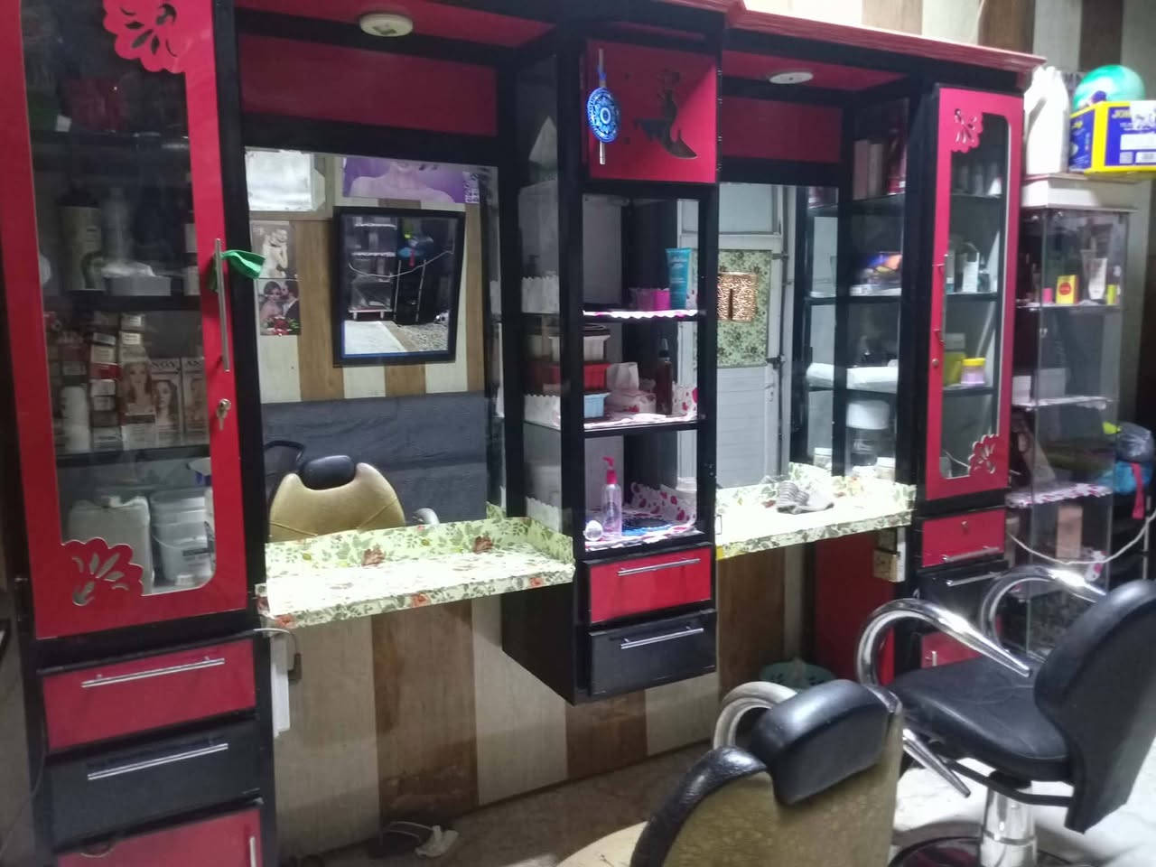 جهاز جري نظيف كلش ب270،بايسكل ب160،بوفية تسكام درجة اولى ب300،ميز صالون كبير ب 320،طبلات عدد 3 نظيفات كلش ب75


**إذا كنت صاحب هذا الإعلان وتريد حذفه لأي سبب، رجاءا أرسل رسالة إلى الدعم الفني**