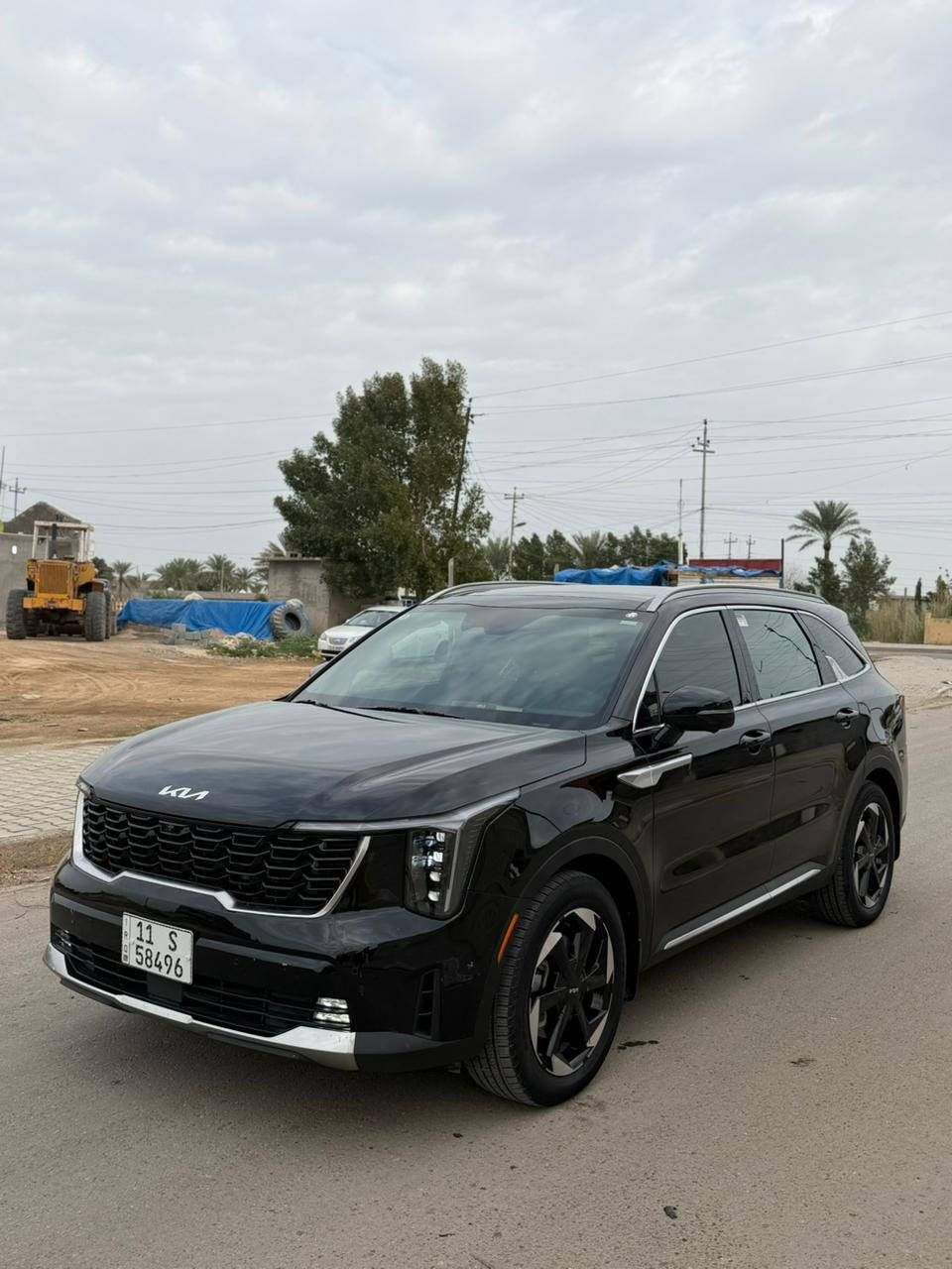 KIA SORENTO SX HYBRID 2025
 
📍السياره موجوده في بغداد للتواصل ***********  

كيا سورنتو  هايبرد + بلكن SX 2025 برستيج 
المسافة المقطوعه 11908km
اللون .اسواد   
محرك. 1600 تيربو هايبرد 
الموديل 2025
مرقم بغداد 

                  ======= الاضافات👇👇 ======
  
فتحة بانوراما 
شاشة كبيره نفكيشن 
رادار امامي
 مانع تصادم
مانع انزلاق 
تحديد مسرب .
نقطة عمياء .
تصحيح مسار 
بصمه تشغيل 
بصمه ابواب 
كاميرا خلفيه 
كاميرا عداد 5 
كاميرا 360
طارة مدفية 
تشغيل عن بعد سياره 
كراسي مدفية + مبرد 
كراسي كهرباء عداد 2 
كراسي جلد 
كراسي ذاكره 
كراسي 7 راكب 
مثبت سرعة
تحكم ستيرن
شاحن وايرلس
هاند بريك كهربائي
حساسات خلفيه + اماميه 
حساسات مانع تجاوز 
ويل قياس 19
دفع رباعي 
باب خلفي كهرباء 
اضويه امامي زنون LED
اضويه خلفيه LED
كشافات LED
دفع رباعي 4X4
نظام GPS+خرائط 
كندشن مركزي امامي او خلفي 
وبلوتوث 
مدخل USB+ AUX
 

🚗🚗حادث السياره كما موضح في الصور باب مبدل اصلي نفس اللون  صبغ جاملغ فقط 🚗🚗

الأردن الزرقاء المنطقه الحره شارع 20 شمال 

للتواصل  / عمر الدليمي 00962786166701 علي الكرغولي 00962788505634
