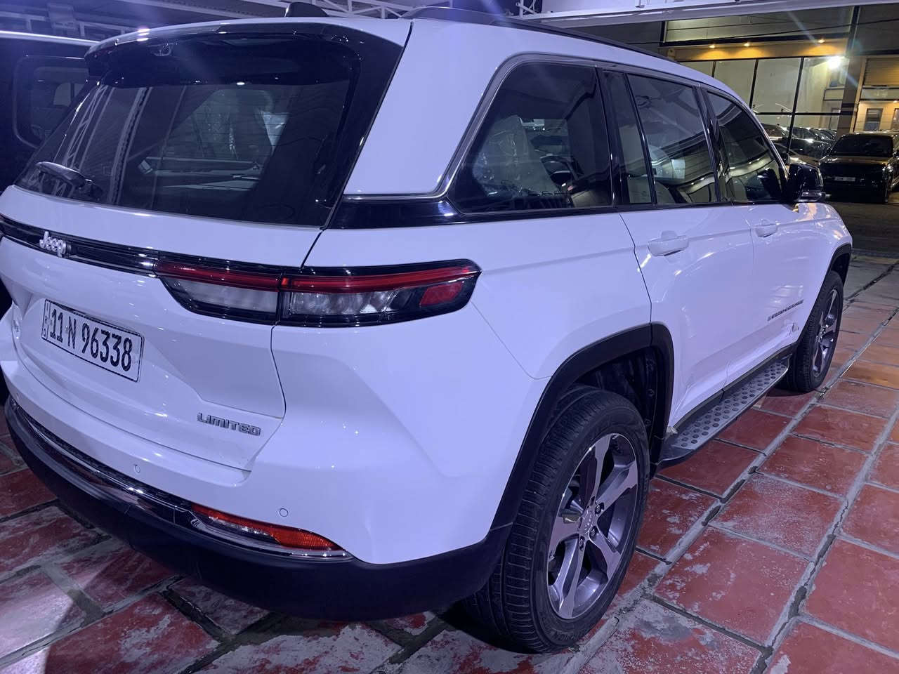 جيب كراند شيروكي 2024 خليجي وكالة شركة هارلم 
مكفولة كفالة عامة بحالة الزيرو ماشية 2000 كيلو 
مواصفات لمتد بلاس فوول الفوول 
خمسة راكب
السعر 45000$ قفل
متواجد بغداد الكرادة  
***********
*********** ابو حسين
