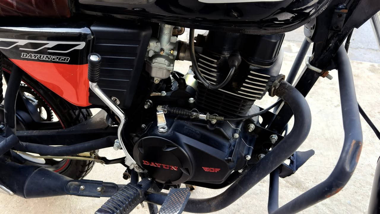 سلام عليكم .. دراجة دايون موديل 2025 .
مرقم بغداد ، دراجة جديدة 
. الدراجة جانت مو مال شغل شخصية . 
الكير + المكينة مكفولات و ما ملعوب بيهن . 
الدراجة خير من الله و جديدة . 
للبيع لان مستعجل ع بيعتها . 
السعر : 2.400.000 و بيها مجال بسيط كلش . 
للأستفسار ... ***********
