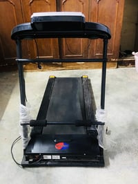 جهاز جري من ماركة (HouseGym)يستخدم داخل المنزل مستعمل اقل الشهر للاستف...