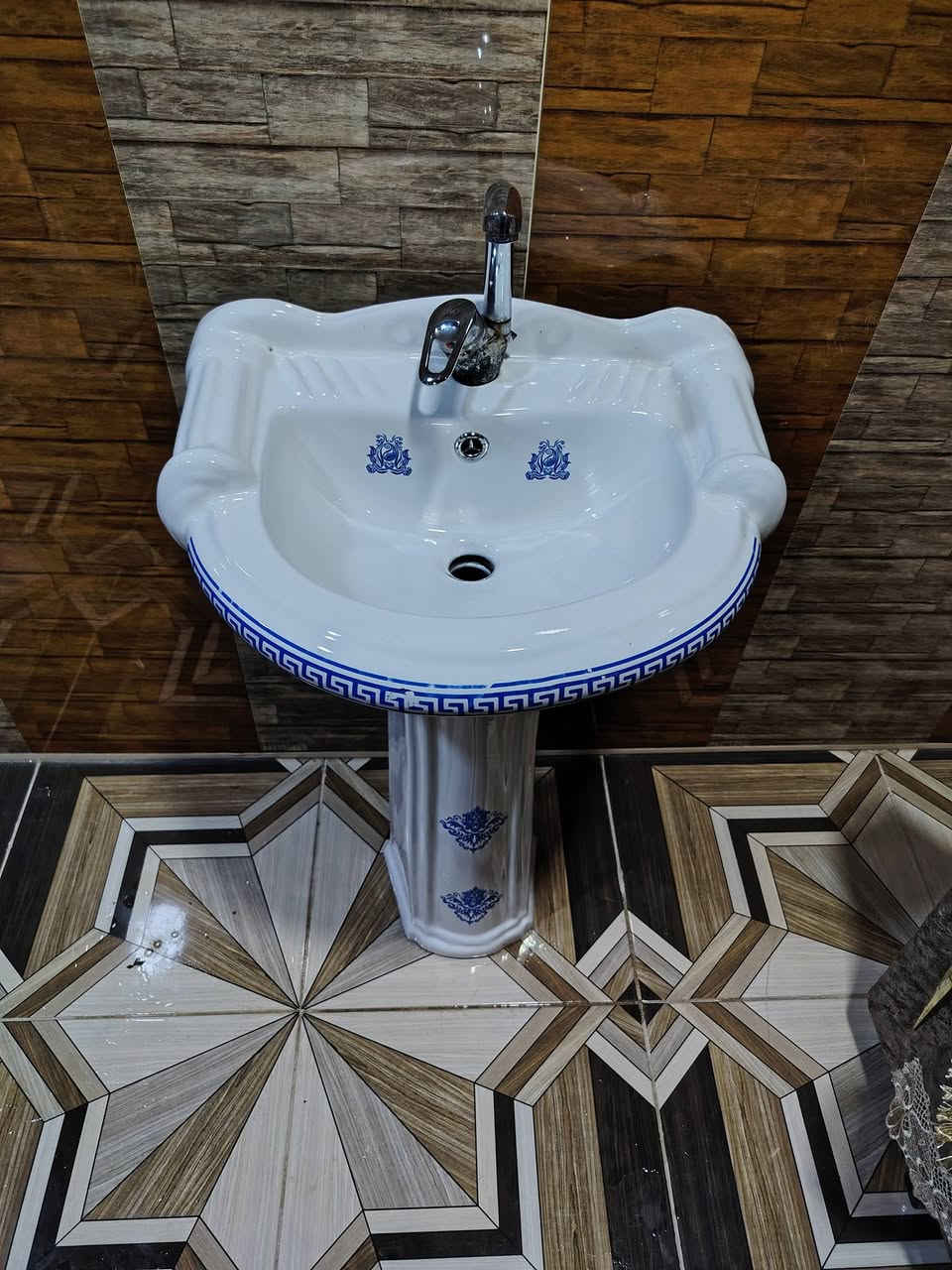 مغسله للبيع نضيفه كل عيب مابيه ويه خلاط اصلي جاهزه بس اشد سعره 25 شراي خابر او تدلل ***********
