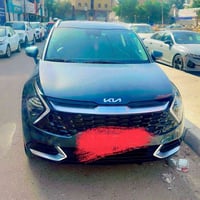 عندي كيا سبورتج اكس لاين موديل 2025 وارد امريكي  السياره بيها باب خلف ...