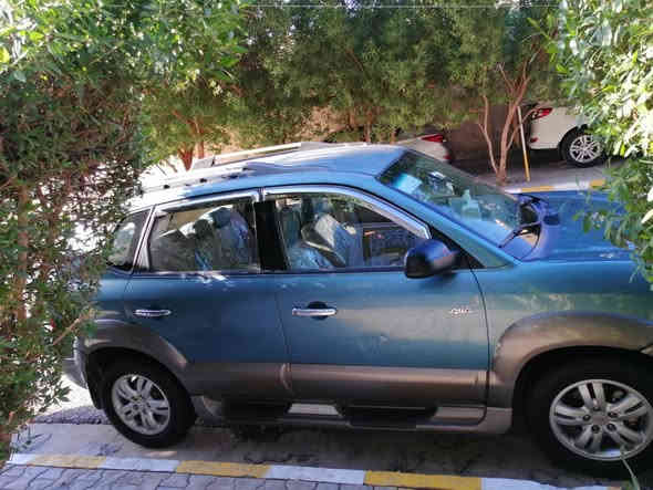 سلام عليكم هونداي توكسان مديل 2006 وارد خليجي سياره بيه قطعتين صبغ بنيد وجاملغ جهة السايق والباقي كفاله وجاهزه من كلشي وبسمنه سياره لاستفسار *********** السعر 105 وبيه مجال حك الجيه
