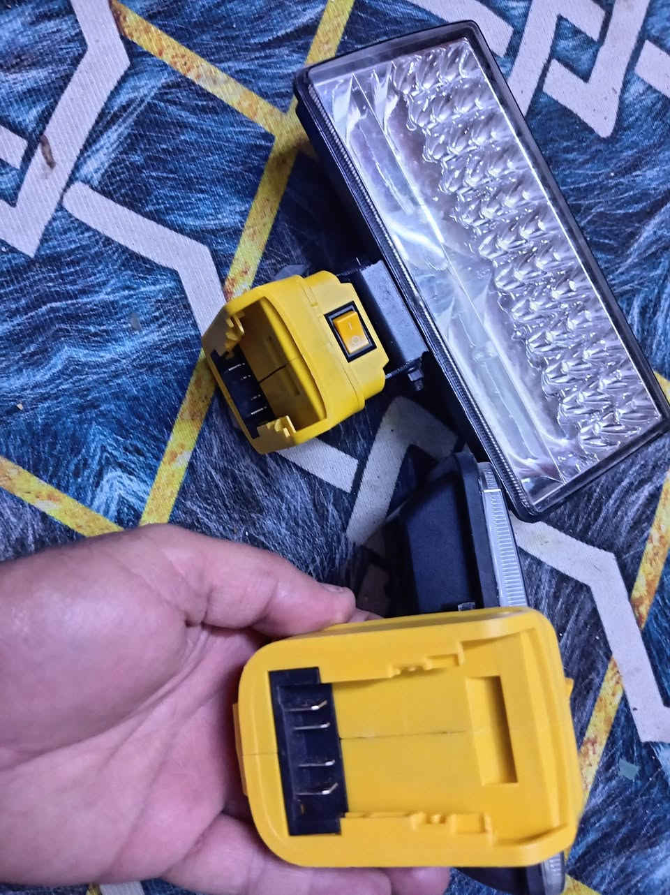 لبيع باله موجود قطعتين فقط  وشرط شغل وتوصيل موجود


**إذا كنت صاحب هذا الإعلان وتريد حذفه لأي سبب، رجاءا أرسل رسالة إلى الدعم الفني**