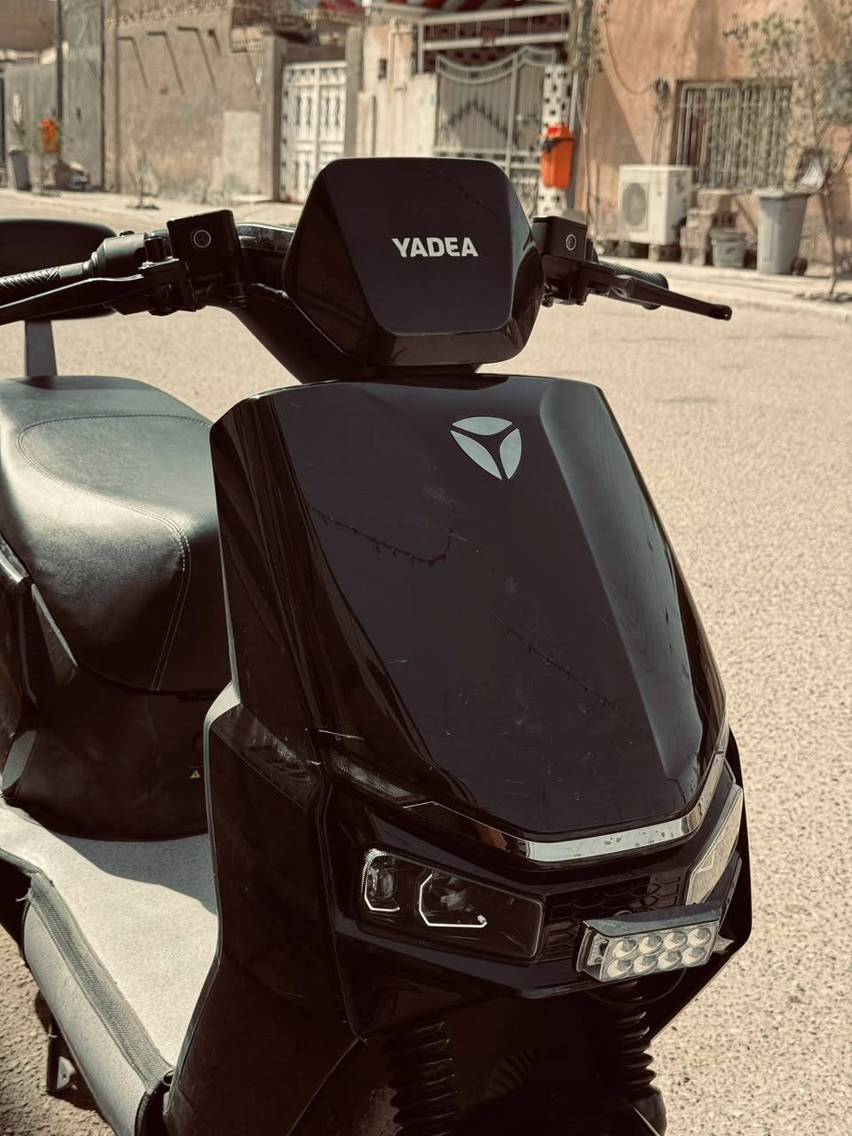 دراجه شحن ياديا اصدار(GT60)السعر 800'بطاريات٦ ,38امبير موجود مساحه تخزين ملف 4000 واط السرعه77حقيقي وليس وهمي 
الاضرار : كفر مفتوح فقط براغي وينسد ،شغوط غير مرئيه 
المميزات :استاد حساس بس ينزل الستاند دراجه تفصل عن السكليتر 
الرقم:***********
يوجود توصيل

