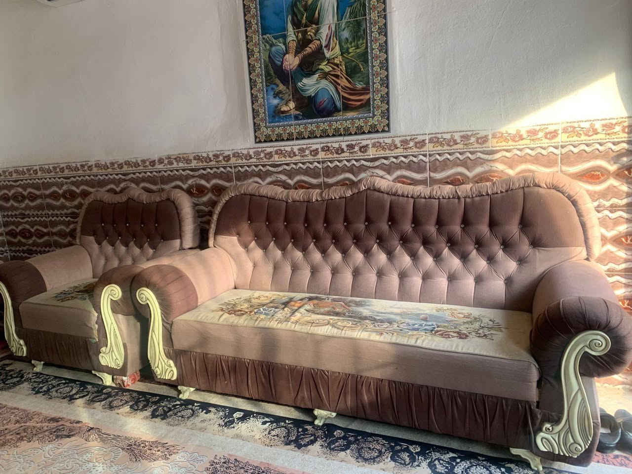 تخم للبيع دوشك عالي وخشب قوي ومرتب مستعمل قليل مال بيت. المكان بابل واتساب فقط ***********
