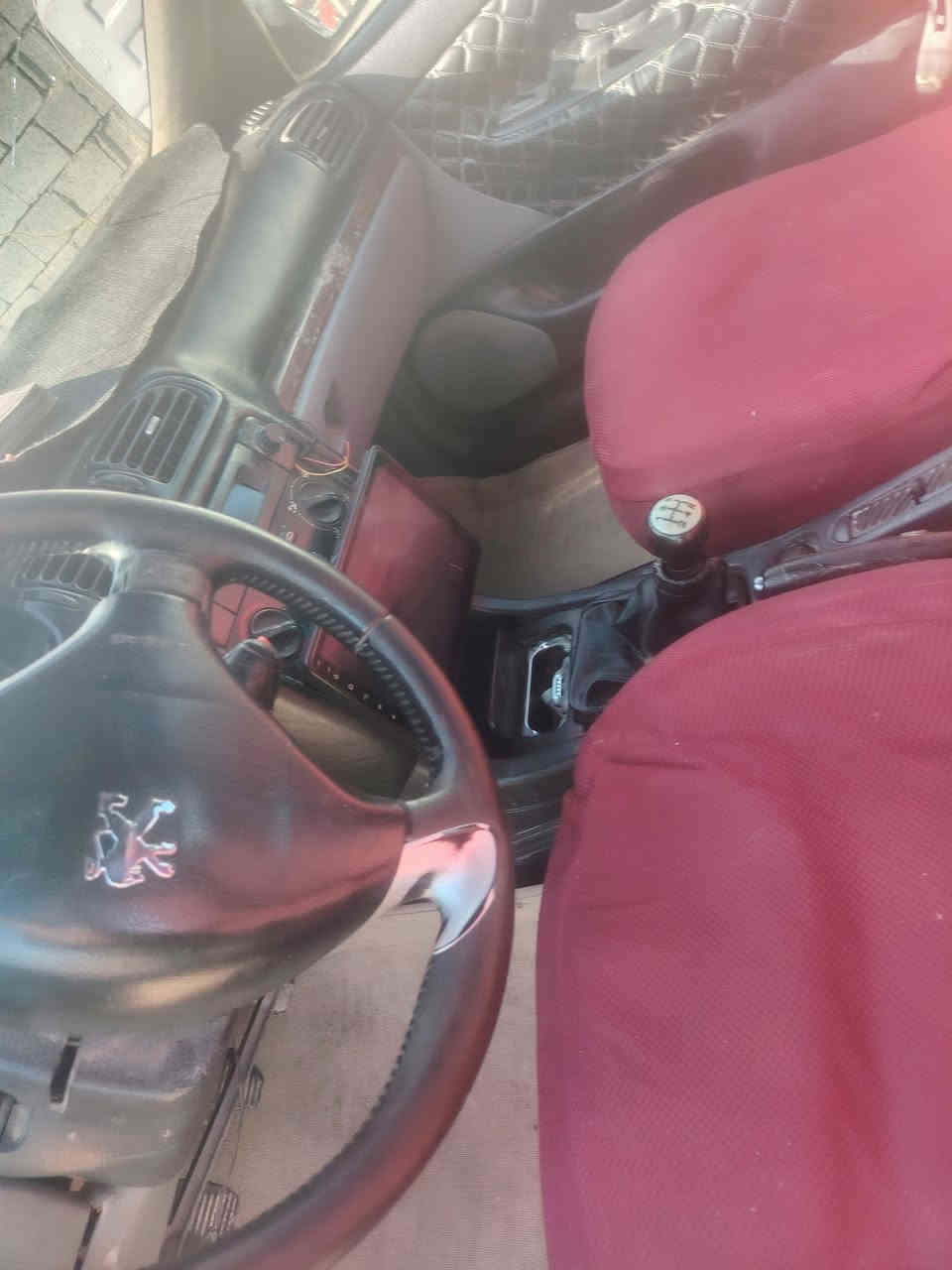 سلام عليكم بيجو فرنسي 2001 مكينة شادهة جديدة ***********
