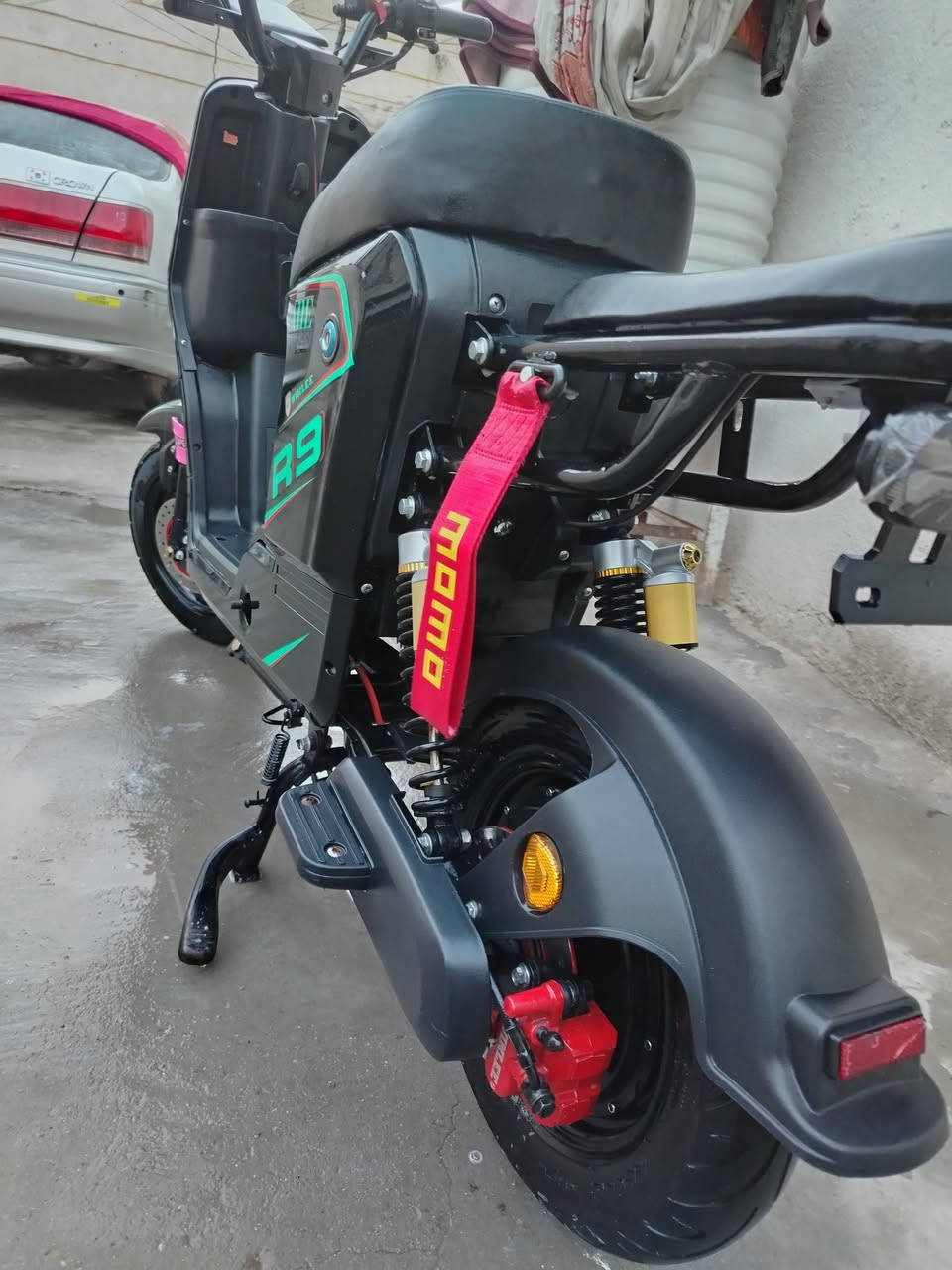 دراجه ار 9 دراجه ماسه لشهر من ماخذها دراجه جديده كهربائياته كلها شغاله ما عنده بس  كهربائياته كلها شغاله ما عنده بس الاشاره واقفه دراجه نظيفه ما بيها شيء بطاريات 32 امبير السعر 400 وبيها مجال قليل عنوان البصره الزبير المحكمه الجديده ومستعجل ***********
