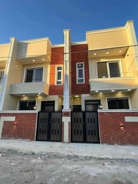 تونات 100 متر للبيع واجهة 5 كل دار يحتوي على هول صالة منور   مطبخ وخدم...