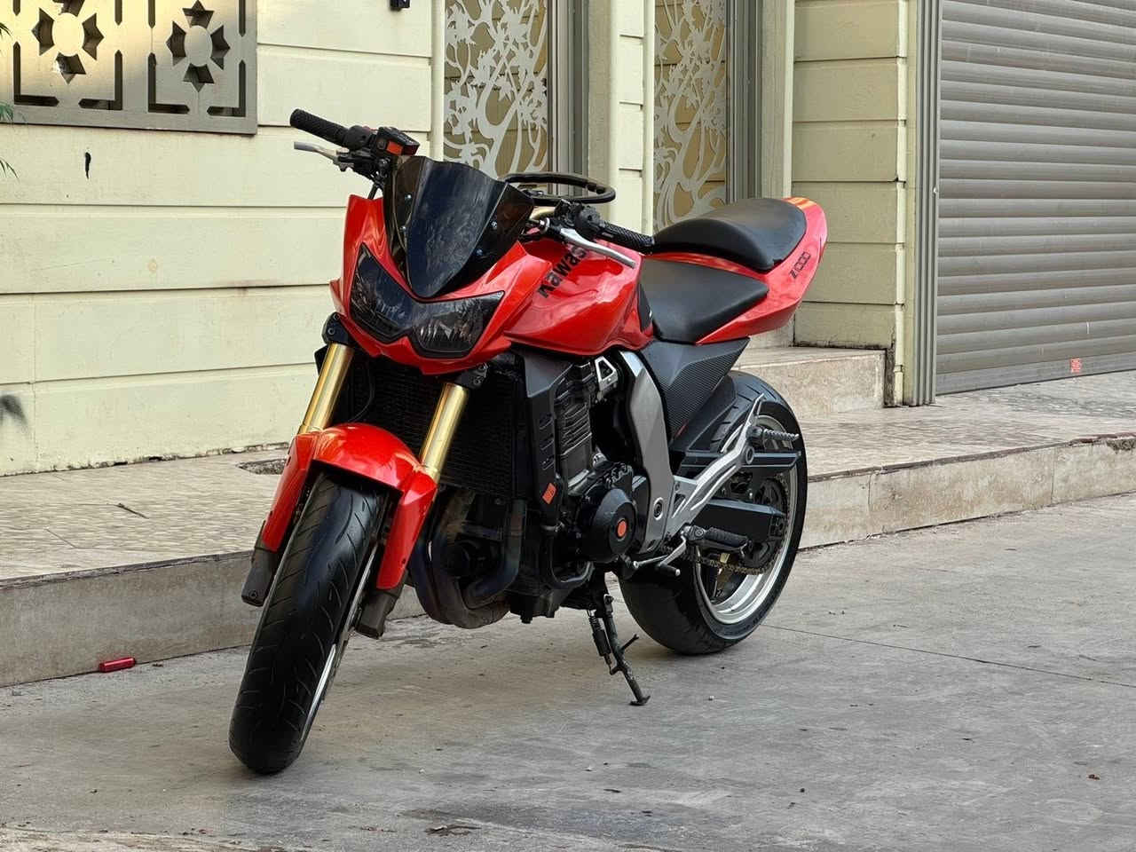 Kawasaki Z1000
سڵاوی خواتان لێبێت هاوڕێیان ئەم ماتۆڕە بۆ فرۆشتن هەموو گیانی بە شەرت هەتا بڵێی مەزبووتە سەوتی مەکینەی زۆر خۆشە و زۆر بە قوەتە کامل ئەگزۆزی تیتانیۆمە و حەماوەی زۆر مەزبووتە ڕۆن و فلتەری تازە گۆڕاوە هیچ مەسرەفێکی تیا نییە…. 

سعری  $23

شوێن:سلێمانی

***********
