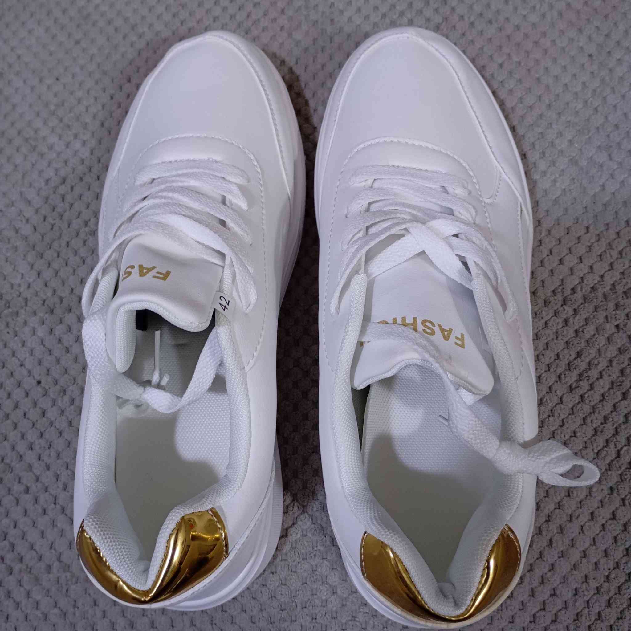 قياس 42 السعر ب 10 وبالعافية


**إذا كنت صاحب هذا الإعلان وتريد حذفه لأي سبب، رجاءا أرسل رسالة إلى الدعم الفني**