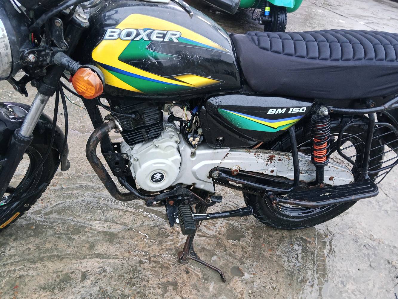 دراجه بوكسر نضيفه 
مكينه خرسه لا تبخير ولا تنقيص كهربائيات كله شغاله تشتغل سلف هندر السعر 750 المكان بغداد الزعفرانيه 
