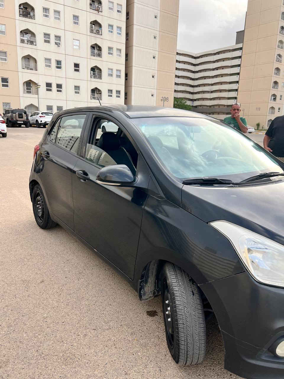 السلام عليكم
للبيع
هونداي i10 كراند
حجم المحرك1200
مري شفط 
جام4كهرباء
سيارة جاهزة من كلشي
تبريد ثلج ❄️ 
تخم تاير جديد قبل فترة شادهن 
السعر 80 $ وبيه مجال قليل
مكان السيارة مجمع بسماية السكني
الشراي يتصل ويدلل
للأستفسار الاتصال ع 
***********
