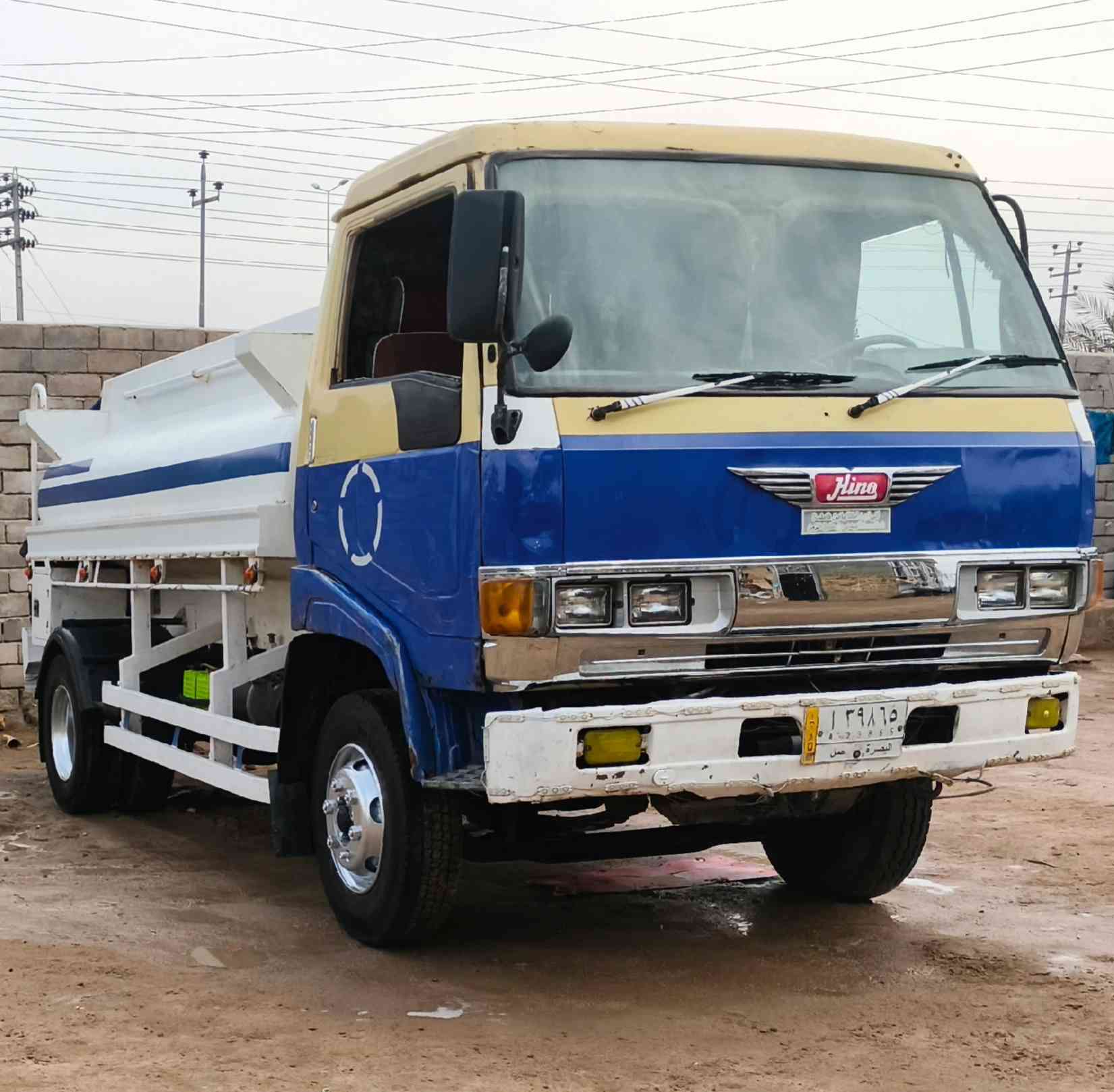 السلام عليكم هينو طيرة ستين للبيع  رقم بصرة بسمي سنوية لغاية 2028 مكينة وكير وشاصي مكفولات سيارة جاهزة للعمل سعة التانكي خمسة طن مكاني البصرة وللاستفسار الاتصال على الرقم ***********
