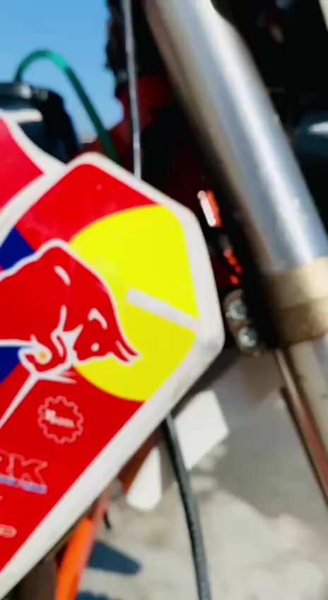 سلام عليكم دراجه قفاز للبيع (سي ار اكس) محرك (250)  او مراوس حسب القناعه المكان ديوانيه عفك  (***********)
