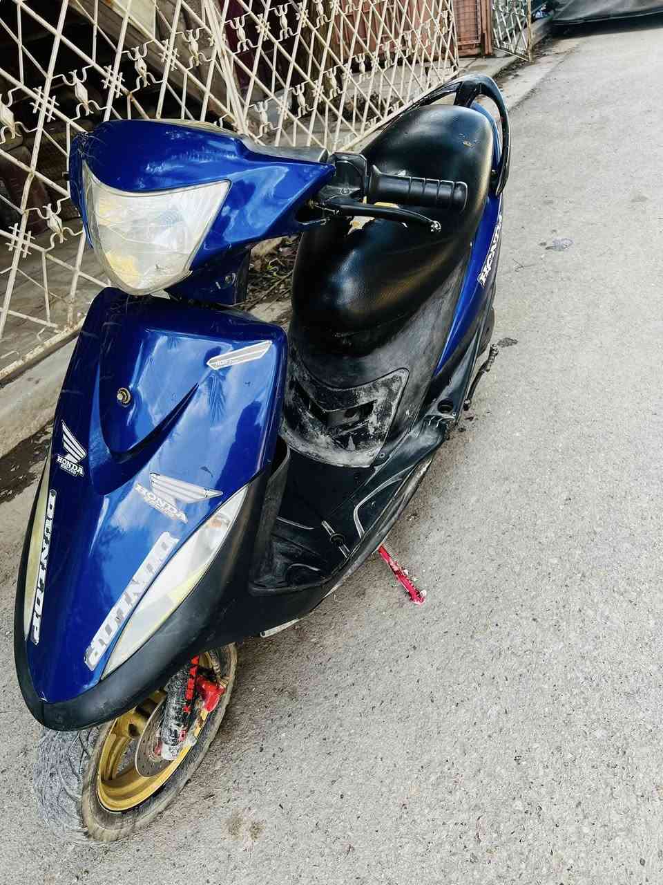 عندي ماكس عدله نضيفه كامله كله شغال مكينه ناعمه سلف وهندر شلعه ومعدل صالنصه بلادي اوراق كامله المكان الغزاليه السعر 400 الشراي يخابر وهذه رقمي ***********
