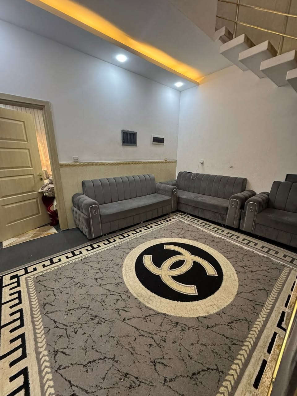 منزل مربع للبيع في حي  #هفالان  ‏(مركز المدينة  اربيل) 
 خانووی مربع بۆ فرۆشتن لەگەرەکی  #هەڤاڵان   
مساحة:- 100متر
  يتكون من :-
أستقبال 
 مطبخ 
هول
 صحيات 
2 غرف نوم
البيت #طابو يسجل بأسم اي شخص يحمل الجنسية العراقية 
‏📍موقع البيت:-هفالان قريب عل جامع سيد طيب🕌 
  —————————————
‏ للاستفسار 
كورك ***********📞
اسيا ***********📞
—————————————
📍موقع عقارات جميل:- اربيل هفالان خلف مطعم باب الحارة 
 https://maps.google.com/?q=36.194012,44.049461
—————————————
