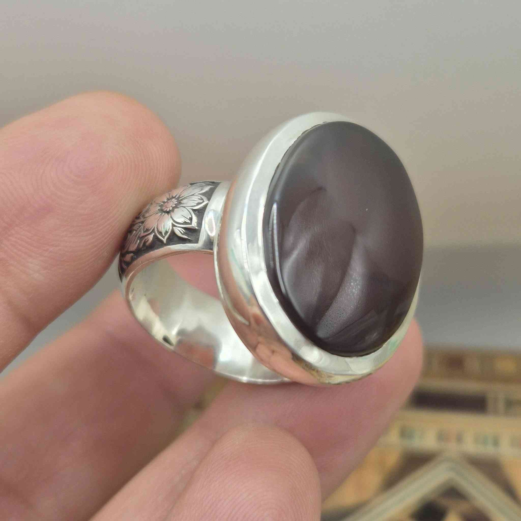 الحـر اعلى فئة في العقيق اليماني ... و أندره

العقيق اليماني "اليمني" الطبيعي (لون بني) حر تماماً
[ لا معالجة / لا تحسين بالحرارة ] من الجبل الى الورشة الى الخاتم 
فص حجم راهي _ صياغة يدوية بالكامل 💯% قياس24
زخرفة ليزرية على العضد 

💳 كارت ضمان مختوم (أصالة المنشأ & غير معالج )
🚗 خدمة توصيل كل مناطق العراق
للإتصال و المراسلة : ***********
📍العنوان /  الكوفة _ شارع كوفة نجف الرئيسي _ مأكولات خوخة _ الشارع الفرع للمطعم
