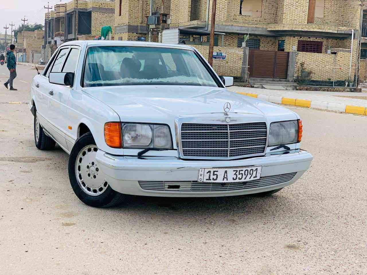 السلام عليكم
للبيع مارسيدس موديل 1991 
سيارة جديدة خير من الله 
مكينة 3000 ونص 
فول مواصفات
مصبوغة للجمالية
***********
