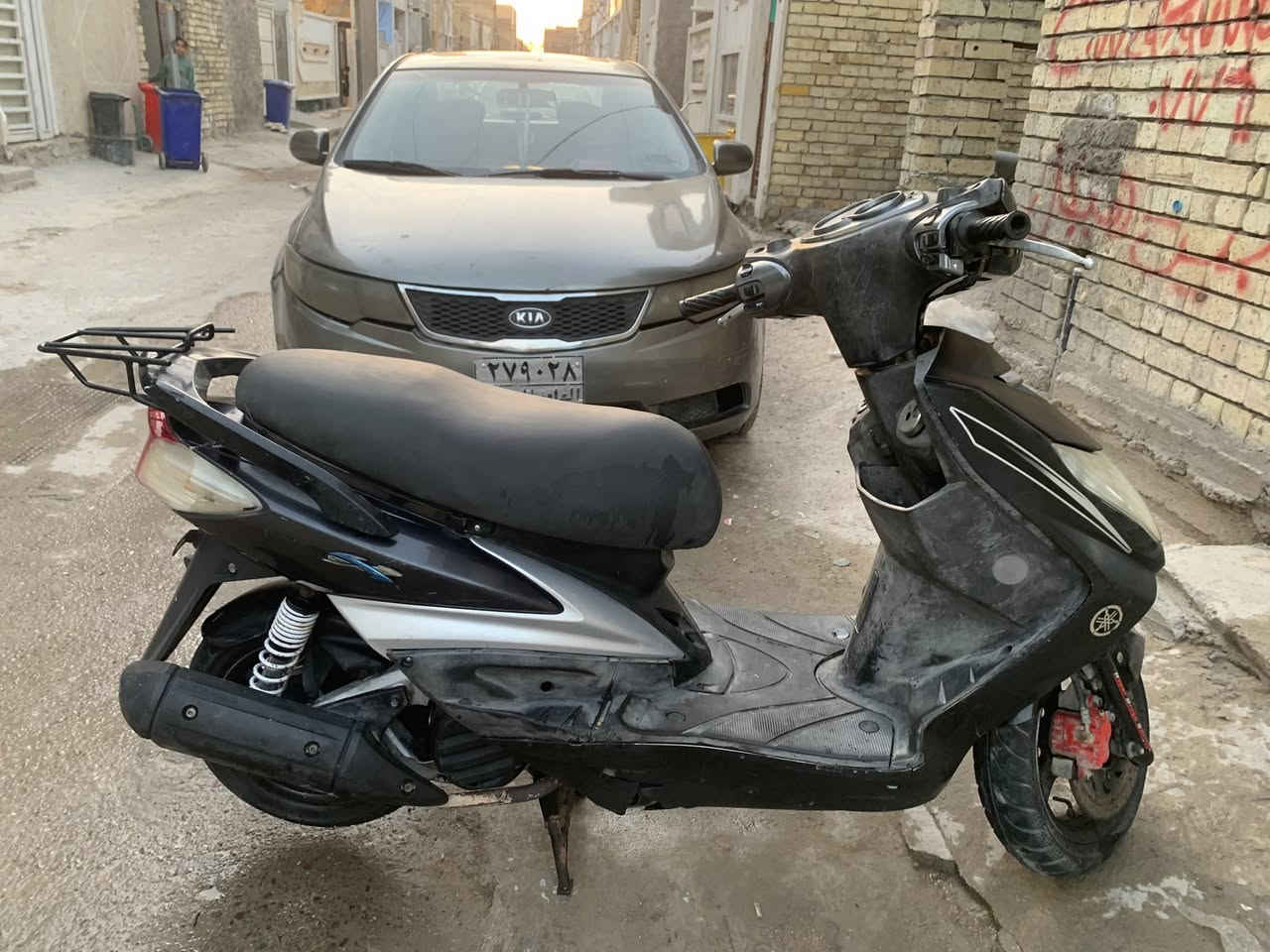 السلام عليكم دراجه سكنس فحل للبيع كامله كلها شغاله مكينه ناعمه كابريتر نكره سلف كلها شغاله كفرات بلاديه مكاني بغداد الخطيب السعر 550 تواصل ***********فقط وتساب اتصل
