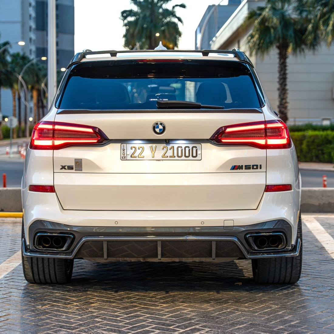 وحش الشوارع  X5 M50i 
٨ سلندر توين توربو  موديل ٢٠٢٢ 
ماشية ٧٥٠٠٠ كم 
مغلف PPF بالكامل 
فول مواصفات 
داخل احمر لونين بلادي 
بانوراما 
كاميرات ٣٦٠ 
رادارت 
مقاعد هيتر + تبريد 
سماعات harmon/kardon 
صندوق كهربائي 
عليها اضافات كاربون فايبر : لحية + دفيوز + دوسات + سپويلر 
قطعة وحده صبغ بدون دواخل بدون ايرباك 

التواصل عبر الواتساب  ***********

🔴 علق سوف يوصلك الرسائل سعر
