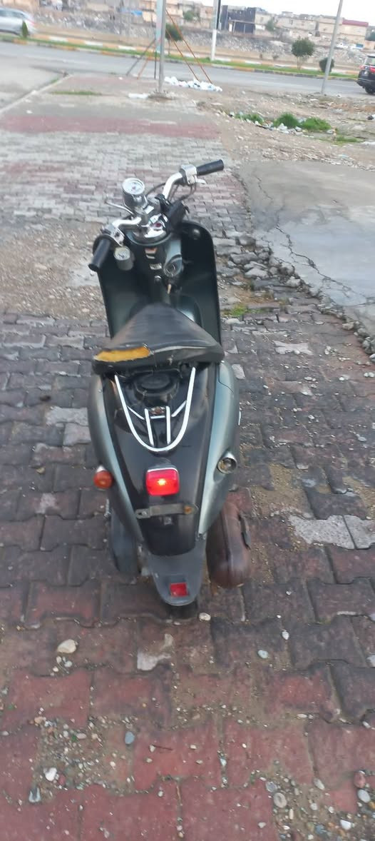 سلام وعليكم دراجة للبيع عبدالحليم فحل محرك بلادي مامفتوح كابريتر بلادي صالنصة بلادي بدون اي عيب لوك نضيف ***********5
