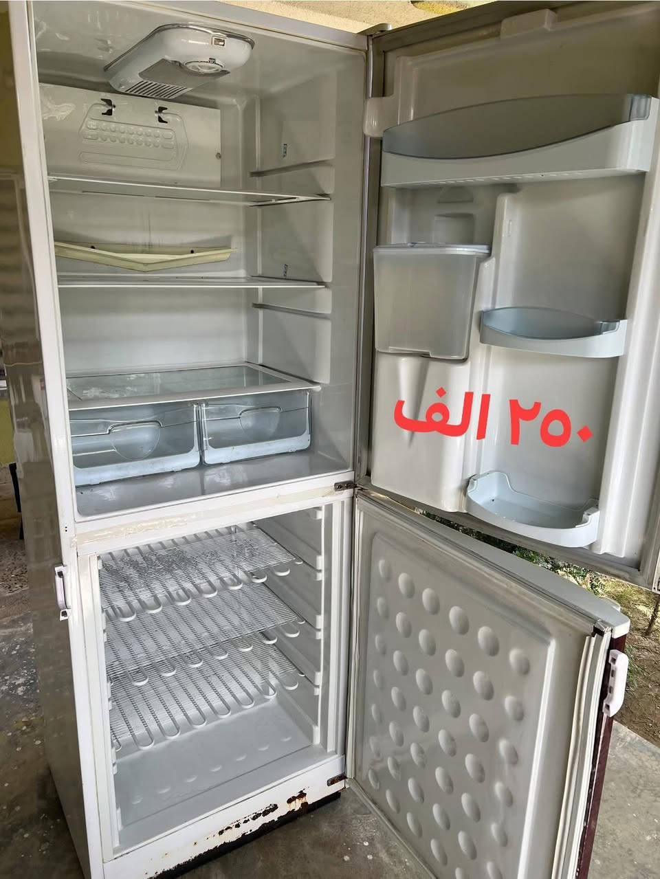 ثلاجات عدد ٢  ٢٠ قدم / ١٦ قدم للبيع نظافة ٩٠ ٪؜
اسعار مكتوبه داخل الصور / للاستفسار   ***********
