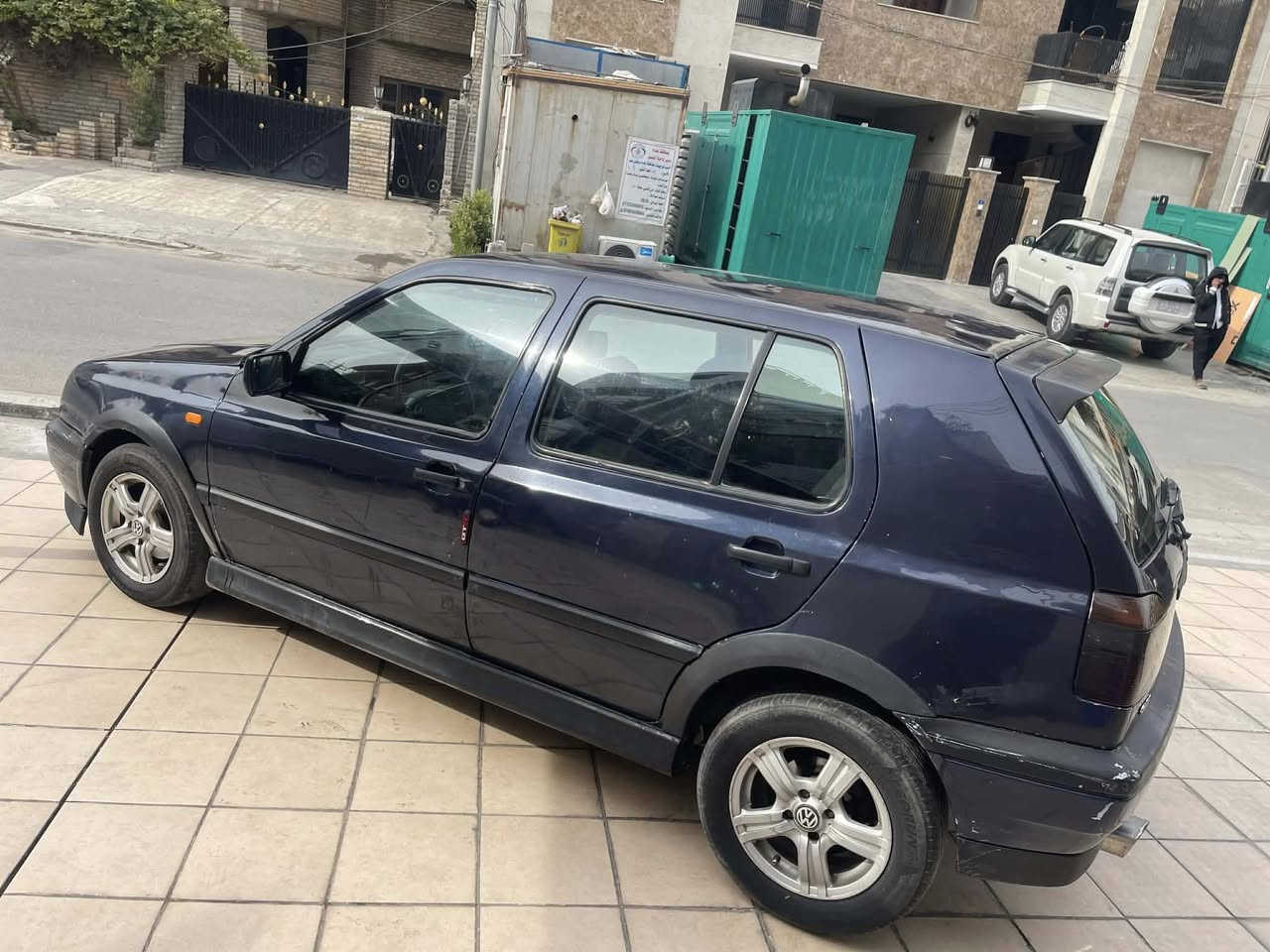 السلام عليكم من رخصة الادمن فولكس واكن كولف جيتا mk3 للبيع موديل 1993 رقم بغداد الدولي الجديد هزة جديدة السياره جاهزة من ناحية كلشي كير اوتوماتيك محرك 2000  (المرغوب) كير مكينه على وضع الشركة تبريد  ثلج❄️ مراوح عاصفة انسة الحماوة وي تبريد 70 مسويلها سيرفس كامل باتري جديد منضومة بانزين جديدة فيتبم (اقتصادي) غرفتها كلش حلوة بطاين جدد شاشة تدعم ابل كار بلاي ويوتيوب وبلوتوث وخرائط + منظومة زينون جديدة + اناره داخليه بلسياره بلوجكترات (تتغير عن طريق الهاتف) مكان السياره بغداد المنصور السعر 50 وبيها مجال 
***********
