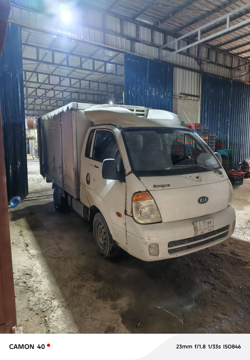 السلام عليكم
كيا براد ٢٠٠٦ محرك كرنفال ٢٠١٠ 
تخم تاير جديد صدر جديد تبريد جديد بيها خياسات وضربه من كدام مكانها بغداد 
السعر ٨٨ وبيه مجال سياره خير من الله  
 تواصل واتساب 
***********
