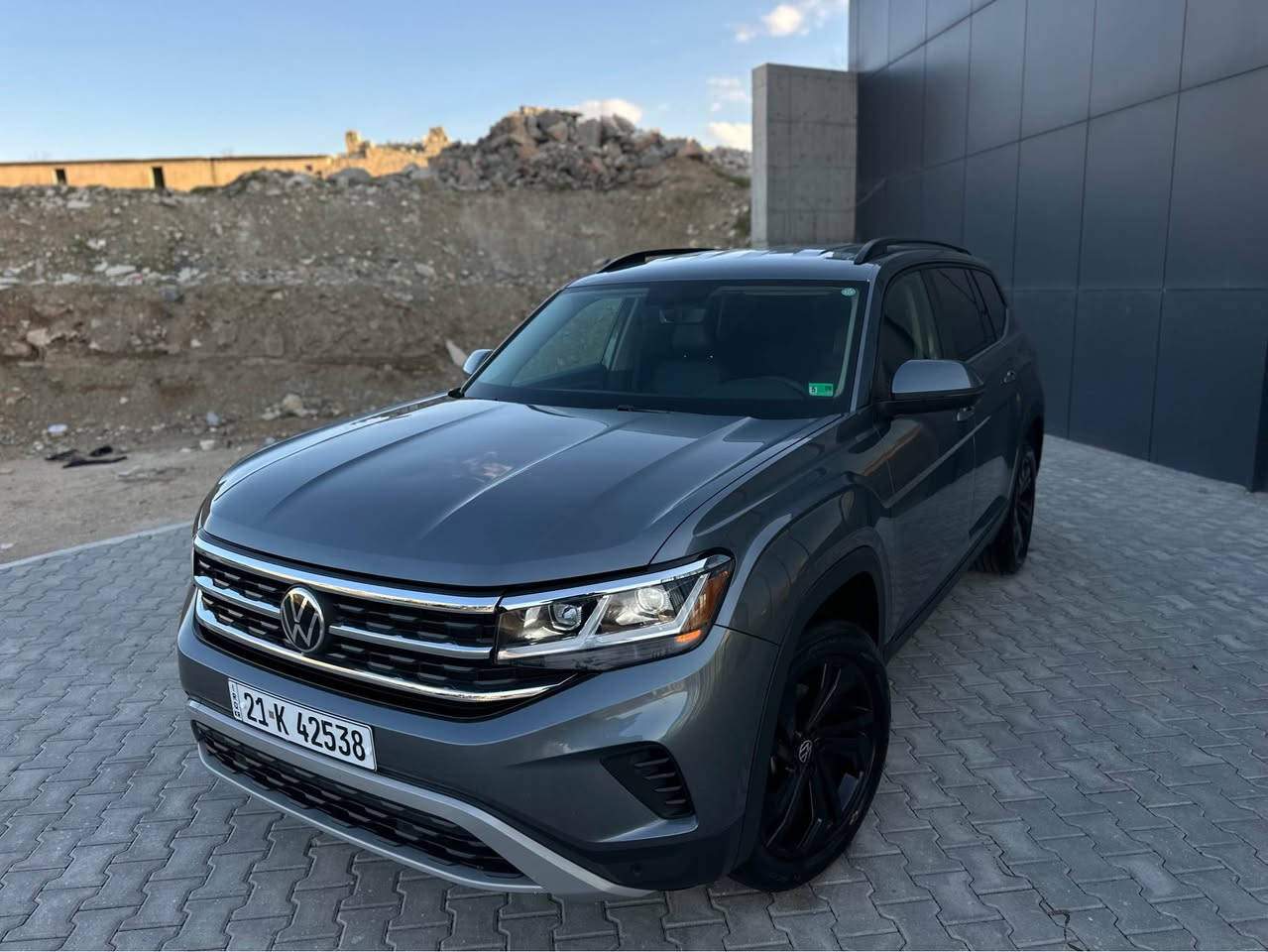 سلام عليكم

فولكس واگن اطلس 2023🇺🇸🇺🇸

السيارة بيهة دعامية امامية صبغ بدون صبغ بدون تبديل ايرباك استيرن طاك فقط 

مكان السيارة سليمانية 

محرك ٦ سلندر 

مواصفات SE
شاشة جبيرة 
كاميرا 
رادار ٣٦٠ درجه 
حساس ٣٦٠ درجه 
شحن وايرليس 
گيج الكتروني 
كشنات هيتر 
كشنات جلد لونين 
كشنات كارباء 
بردة جامه خلفية 
صندوق كارباء 
تبريد قطعتين 
فور ويل 
انظمات قيادة 
هندربريك بصمة 
بصمة بصمة ابواب 
تشغيل عن بعد 
لايتات ليد 
بگلايت ليد 
دشبول صاج 
امراية هيتر
٧ راكب السيارة 
 ماشية ٣٥ ميل

السيارة كلش جديدة و حلوة بلواقع هم 
كير ومكينة كله مكفول بدون اي عطل 

سعرة ٢٥٥$ بي مجال 

رقمي *********** السليمانية, العراق
