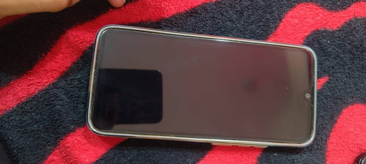 متاح للبيع شلع كلهم ٤ موبايلات واكو موبايل ٥ مطفي هم وياهن هدية ثنين موبايلات قديمات 150 الف شلع كلهم

***********

كل الاجهزة شغالة ما عدة الي ذكرته فقط شاشه يتبدل 

مكاني بغداد
