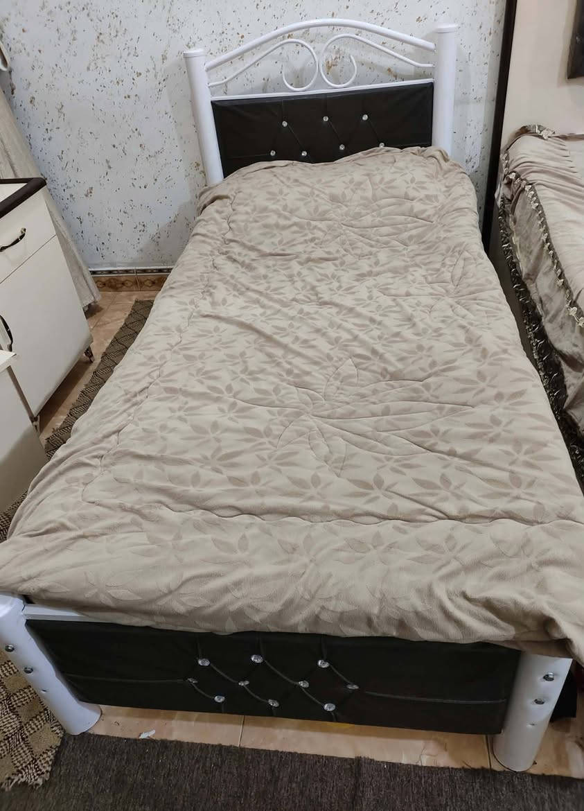 بيع مستعجل  كوت الزهراء جرابي ع 35 الوحده كاونتر 250
سرير طفل تركي كانتري  مع كنتور 250  ***********
