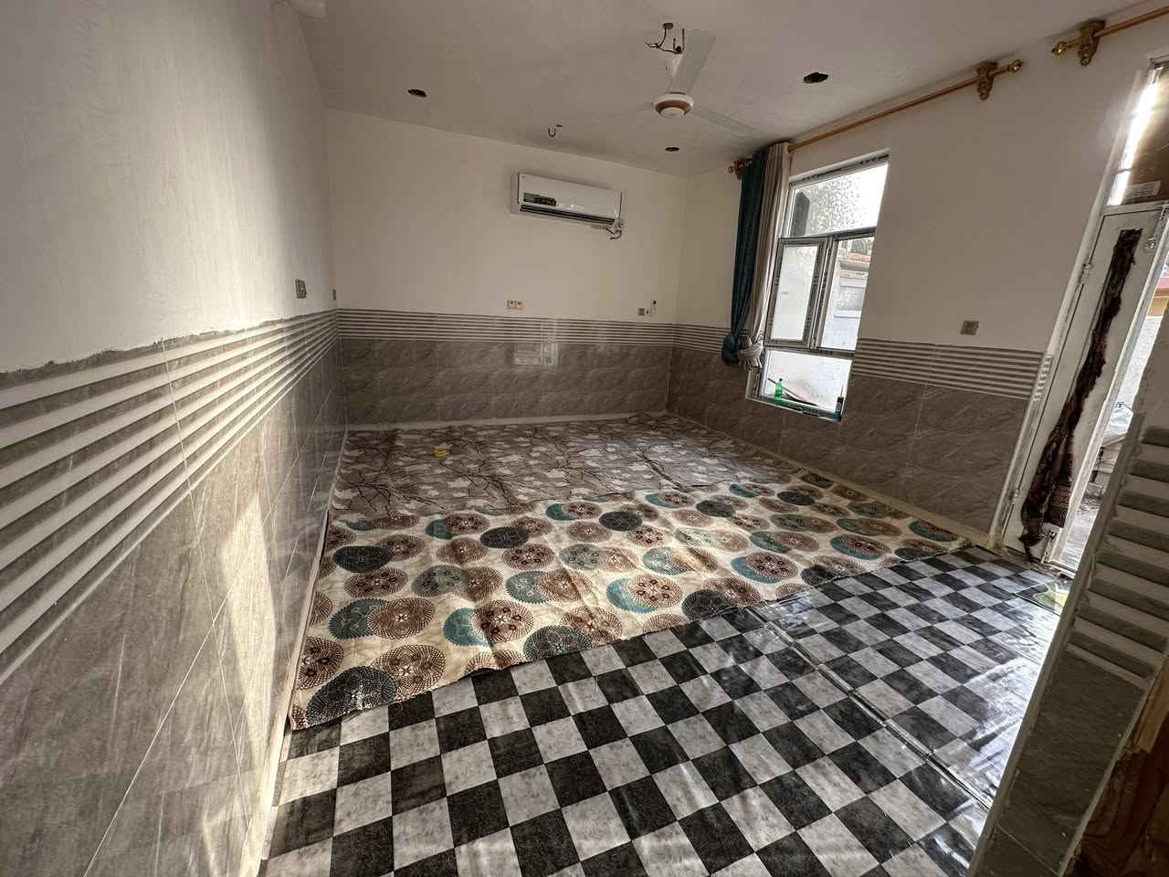 سلام عليكم بيت للبيع في منطقة الامام عون ١٠٠متر في شارع البانزيخانه رقم الهاتف ***********
