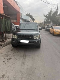 لاندروفر  رقم بغداد ...و البيع اقساط  حلوة و جاهزة و ٧ راكب و رقم بغدا...