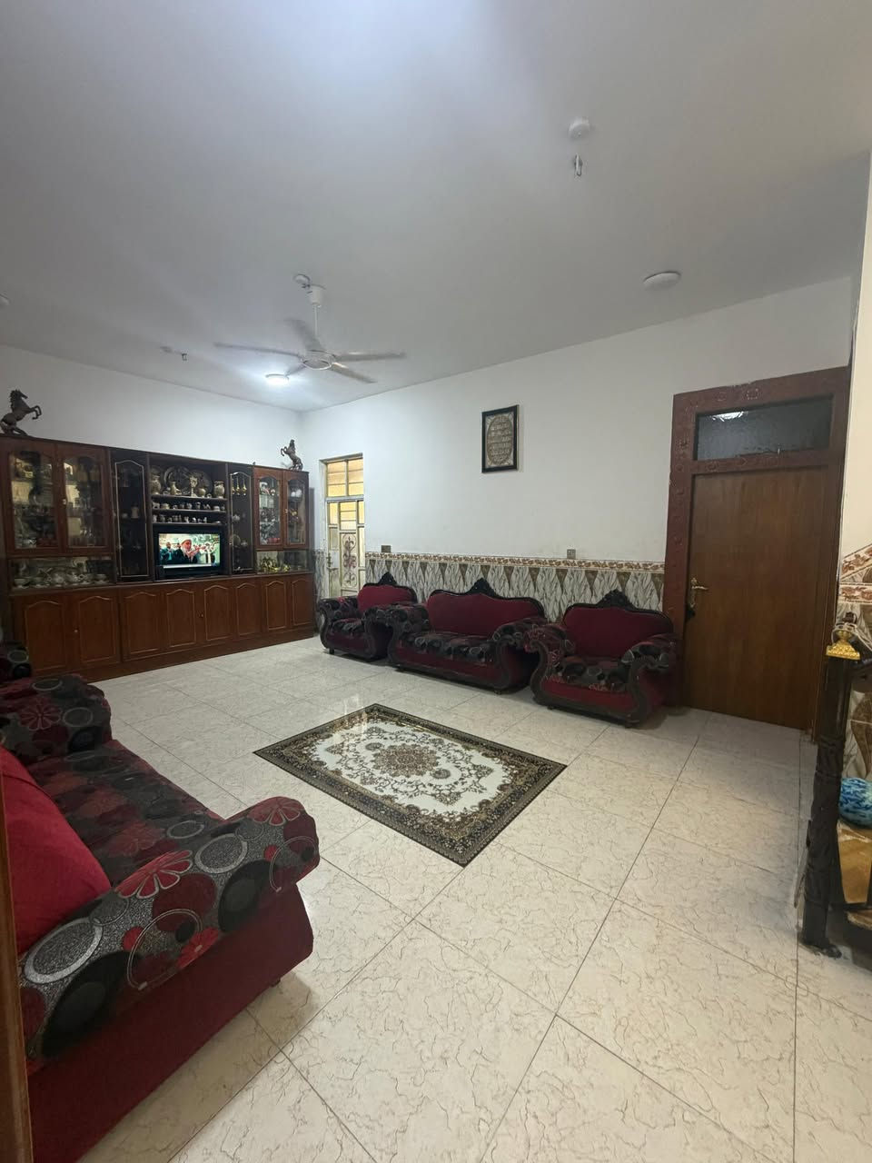 بيت للبيع
قرب الشارع العام بفرع بيت علي عناد البيت بجوار بيت ذاري طابقين مساحتة 238م
متكون من مطبخ واستقبال و٤ غرف نوم و حولي وحمامات عدد ٣
للاستفسار الاتصال  واتساب موبايل

***********
