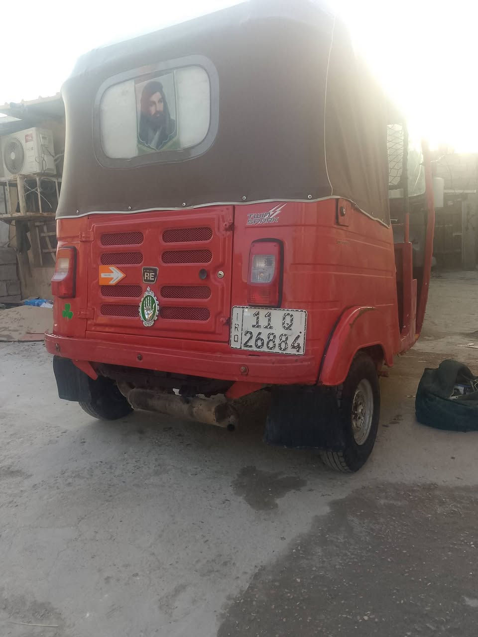 سلام عليكم
تكتك موديل 20شهر 12 مرقمة بأسمي تحويل ثاني يوم
مصبوغة عام وبيها ضربة موضحة بل صور تكتك كبل لشارع  نقص مابيها كهرباءيات اشاير مكينة خرسة مكفولة واكسل مكفول تكتك احلا من الصور عارضها ب6100وبيها مجال
مكاني بغداد الشعلة *********** ما متواجد عل نت اتصل
