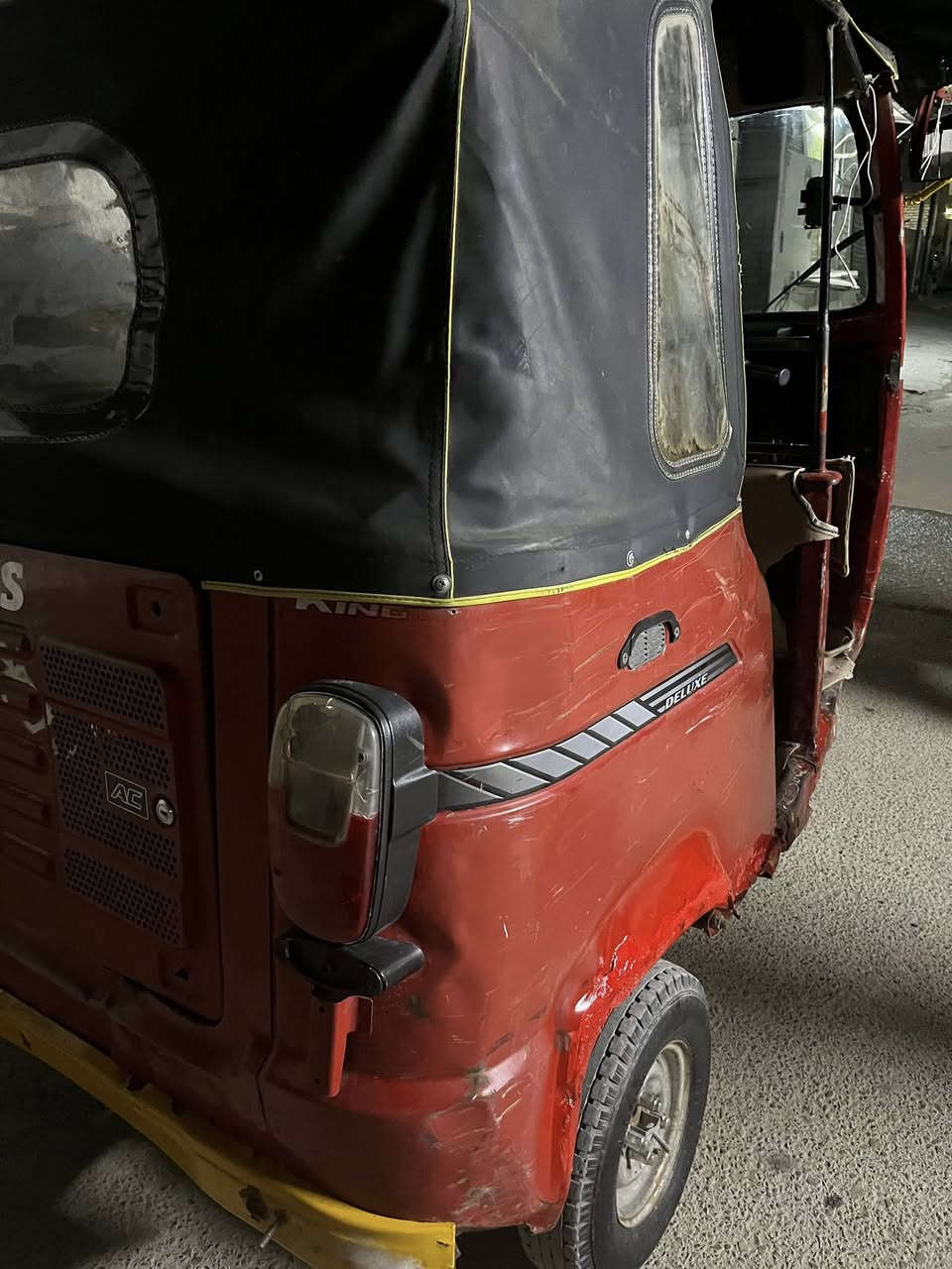 السلام عليكم تكتك  tvsللبيع اوراق اصولي اتكفلك للترقيم مكينة مكفول تراي يخبل السعر مليونين وبيها مجال العنوان بغداد للاستفسار الاتصال ***********
