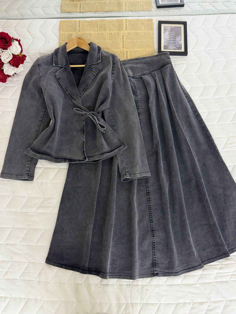 سترة مع تنورة❤‍🩹
خامة جينز تركي💯
40-42-44-46-48


**إذا كنت صاحب هذا الإعلان وتريد حذفه لأي سبب، رجاءا أرسل رسالة إلى الدعم الفني**