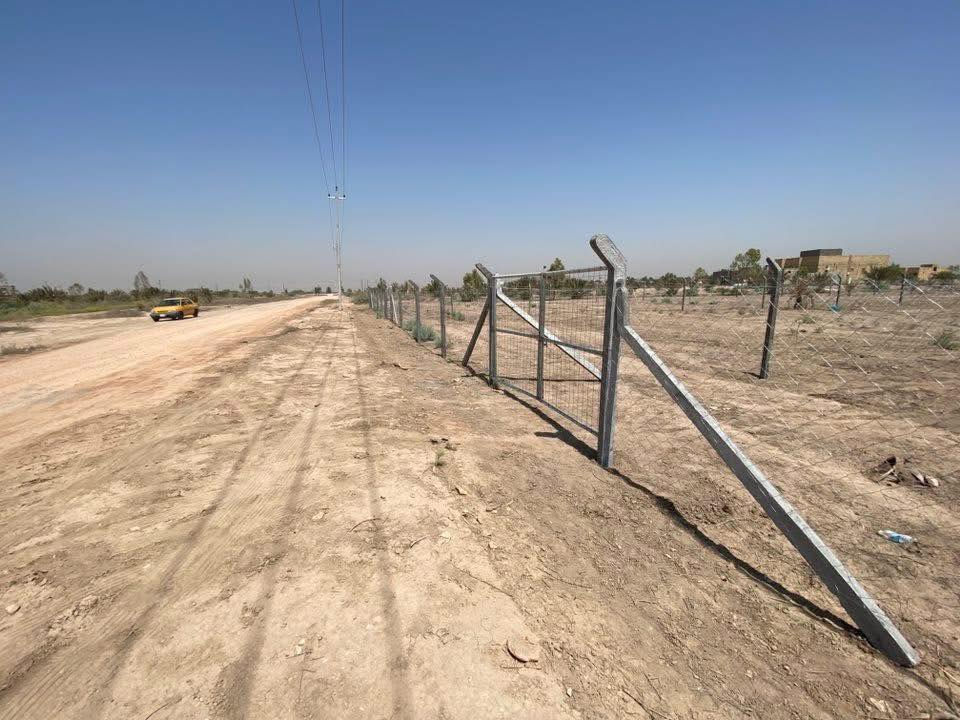 السلام عليكم 2دونم كافات الخدمات سند25.   
مداورثاني يوم مسيج كل دونم بوحده              
وجهه 20متر ولباقي نزال شارع12متر سبيس
مكان/طريق دغاره قريب على مجمع الروان النموذجي 
***********
