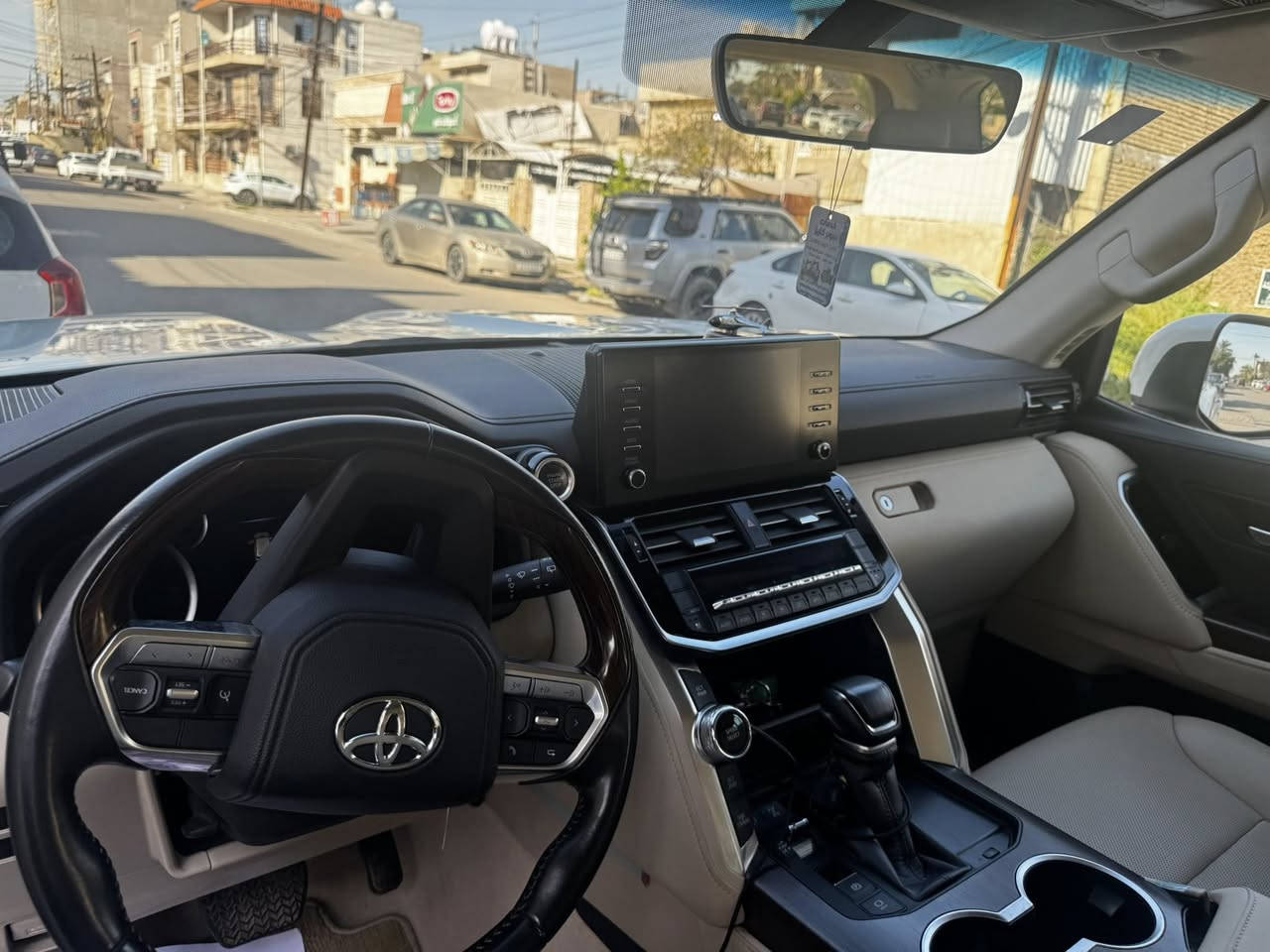 بسم الله الرحمن الرحيم 

تيوتا لاندكروز البيع رقم بغداد بسمي تحويل مباشر 

ماشيه ٩ الف 
للبيع لاندكروز موديل ٢٠٢٣  مكفولة كفالة عامة من كلشي 6سلندر 4000تنفس طبيعي 
مواصفات  
‏جكسر
فتحة سقف
كراسي جلد 
كراسي كهرباء 
كراسي تدفئة 
كراسي تبريد 
3 قطع تبريد 
نضام SPORT
نضام OTOhol
نضام صعود الجبال 

نضام المنحدرات
داخل جلد بيجي 

حساسات أمامية
حساسات خلفيه
سياره زيرو اخذتها 

مكان السيارة بغداد

السعر  ٦٩ الف لاتصال ***********
