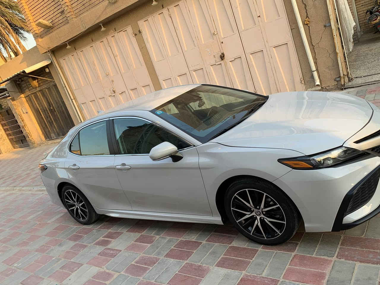 كامري وارد امريكي  SE/NIGHT SHADE2023
ماشيه 20 الف كيلو متر 
لون (سموك) مميز 
شفتات ستيرن 
تحكم استرين
رادار امامي 
قياده اليه 
تحديد مسار
كشن السايق كهربائي
بلوتوث 
كاربلاي
قياده ايكو …نورمال… سبورت
تبريد ايكو 
4 سلندر 2500
كشنات جلد ومطعم مخمل 
اشاره بلمري 
شاشه كبيره
الحادث خلفي جاملغات وقبق جنطه راجع بارد بدون صبغ تكحيل فقط وبيه طخه بل بنيد راجع بارد اي نقص مابيه 
والسياره بدون ايرباك كله سليم 
مرقم بغداد وكامل لوحات جديده 
السعر 205 وبيه مجال للشراي 
للاستفسار اتصال ***********
