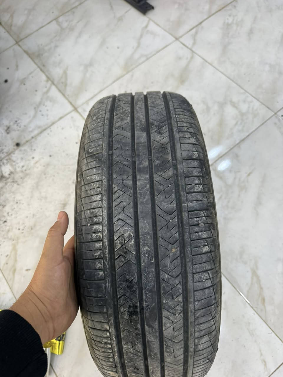 تك تاير بلدي ماركة hankook انتاج 2025 للبيع حجم 205/55/16 سعر 65 الف سيارة جان ماشي الفين طكت عندي تك تاير بدلت زوج عنوان كركوك يوجد توصيل ***********
