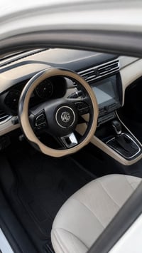 MG5 موديل 2021 للبيع مواصفاتها كومفرت متوسطة  بيها قطعتين صبغ بدون دوا...